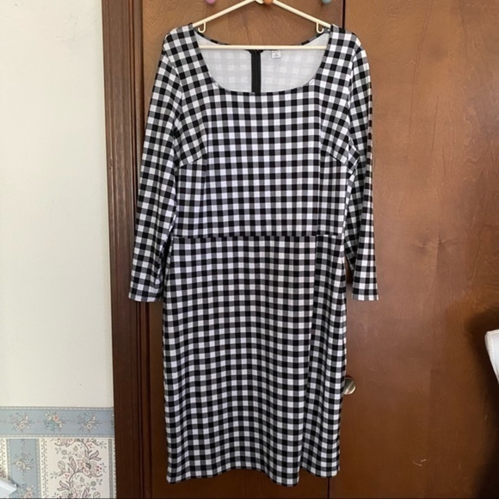 Old Navy Black and White Dress XL